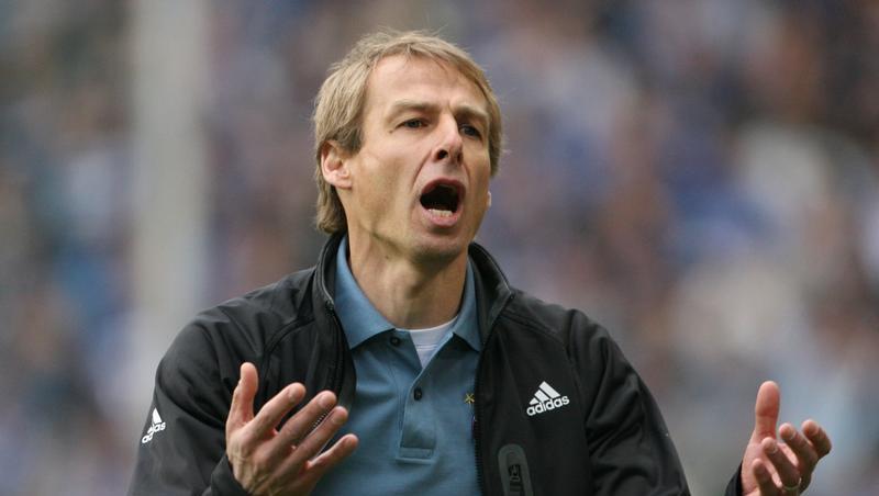 Von der Seitenlinie auf die Presse-Tribüne: Ex-Bundestrainer Jürgen Klinsmann fungiert bei der WM in Südafrika als TV-Experte.