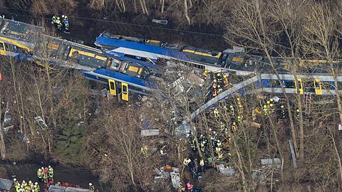 Die Bergung an der B&ouml;schung gestaltete sich schwierig. (Archivfoto)