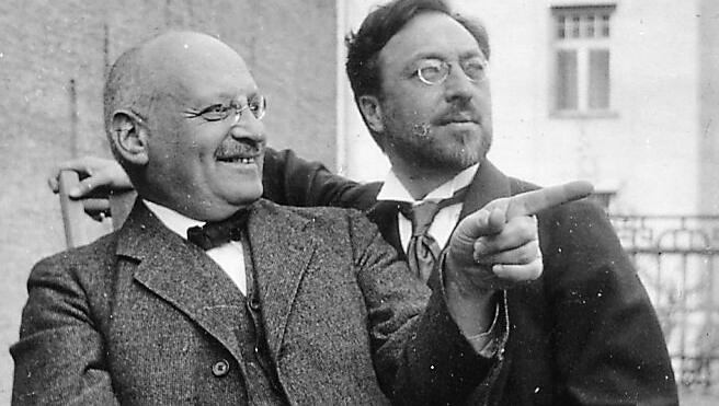 Alfred Mayer und Wassily Kandinsky 1913 auf dem Balkon der Ainmillerstra&szlig;e 36.