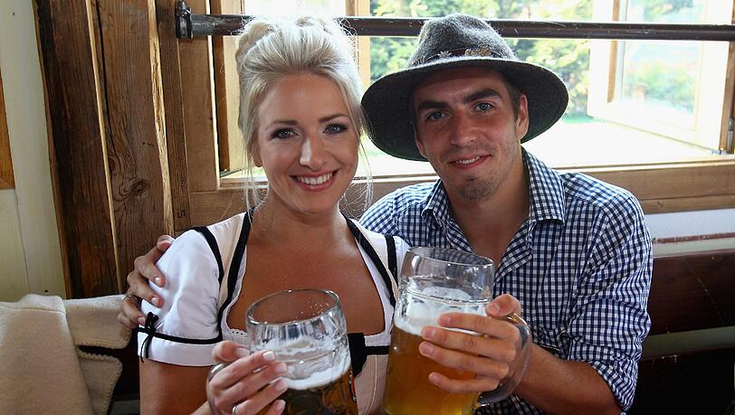 Ur-Bayer: Philipp Lahm mit seiner Frau Claudia