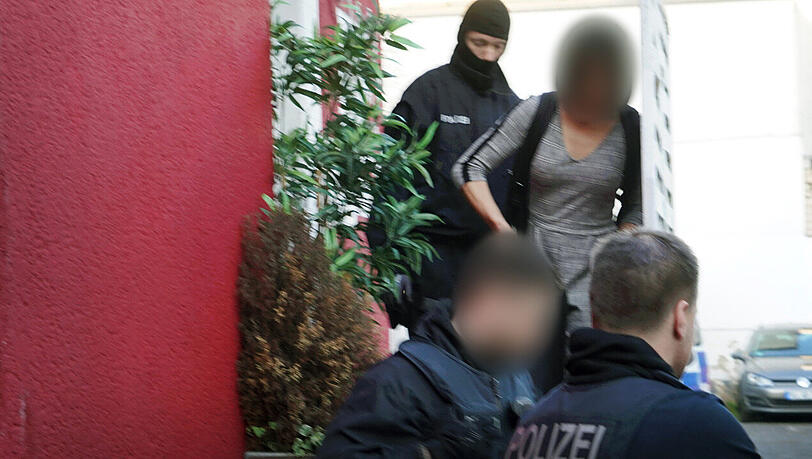 Mit einer groß angelegten Razzia geht die Bundespolizei gegen Organisierte Kriminalität vor. Mit einer groß angelegten Razzia geht die Bundespolizei gegen Organisierte Kriminalität vor.