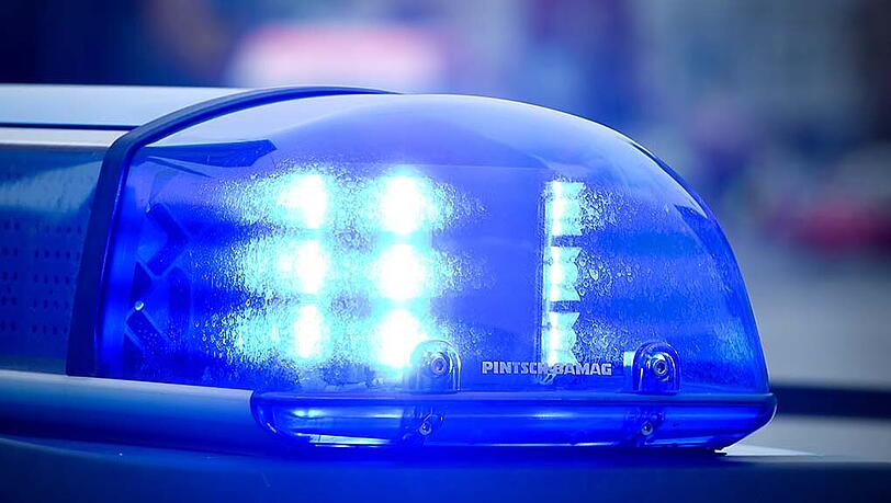 Wieso der 27-Järhige die Straße überqueren wollte ist nicht bekannt. Wieso der 27-Järhige die Straße überqueren wollte ist nicht bekannt.