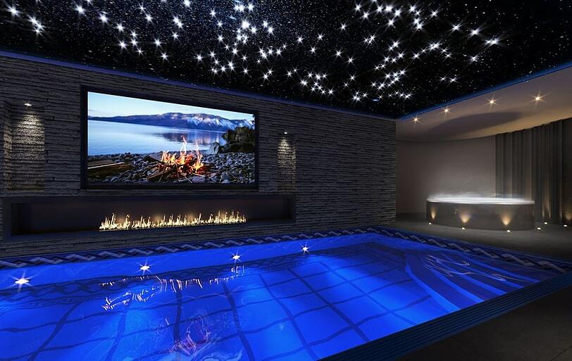 Sternenhimmel über dem Indoor-Pool.