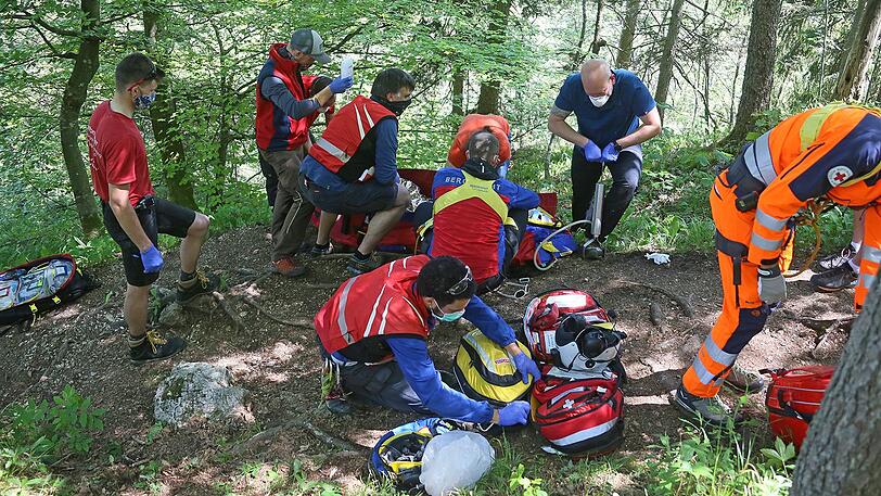 Retter am Berg: Die Erkrankte konnte durch die Bergwacht ins Tal gebracht werden.