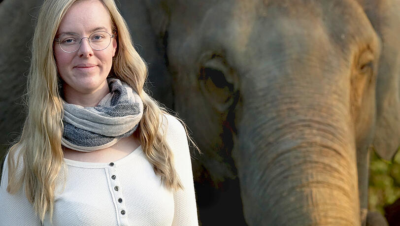 Die junge Forscherin hat Elefanten auf ihren vielen Reisen - etwa in Kenia und Myanmar - so intensiv wie wenige andere erlebt. Die junge Forscherin hat Elefanten auf ihren vielen Reisen - etwa in Kenia und Myanmar - so intensiv wie wenige andere erlebt.