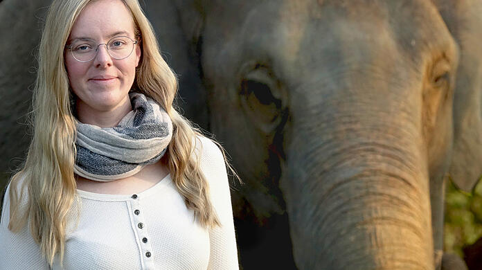 Die junge Forscherin hat Elefanten auf ihren vielen Reisen - etwa in Kenia und Myanmar - so intensiv wie wenige andere erlebt.