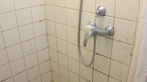 Die Studierenden haben eine M&auml;ngelliste mit 900 Positionen an das Studentenwerk &uuml;bergeben. Zahlreiche Bilder zeigen die Zust&auml;nde vor Ort.