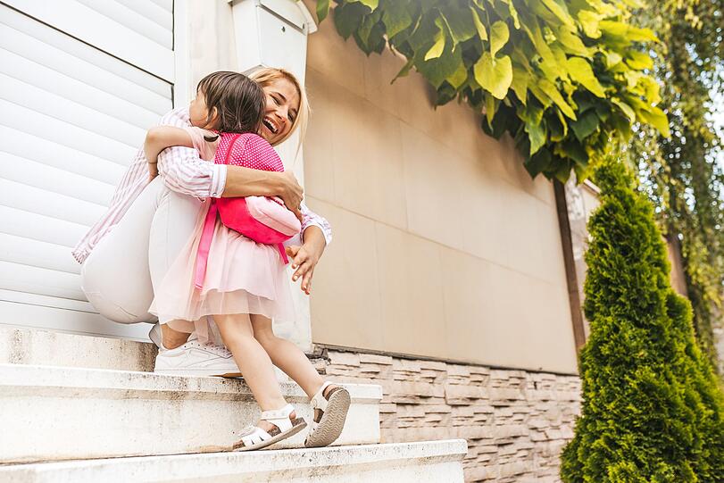 Kinder lernen in der Eingew&ouml;hnungsphase, dass ihre Eltern sie nicht zur&uuml;cklassen, sondern immer wiederkommen. Letztendlich st&auml;rkt dieser Prozess die sichere Bindung zwischen Eltern und Kind, die wichtig f&uuml;r die Pers&ouml;nlichkeitsentwicklung ist.
