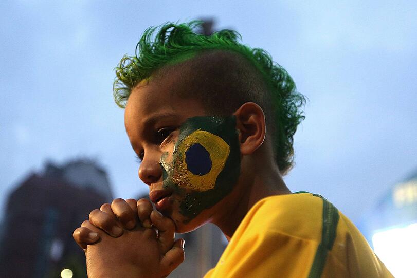 Die brasilianischen Fans konnten es nicht fassen. Ergreifende Szenen der Trauer. Die Bilder.