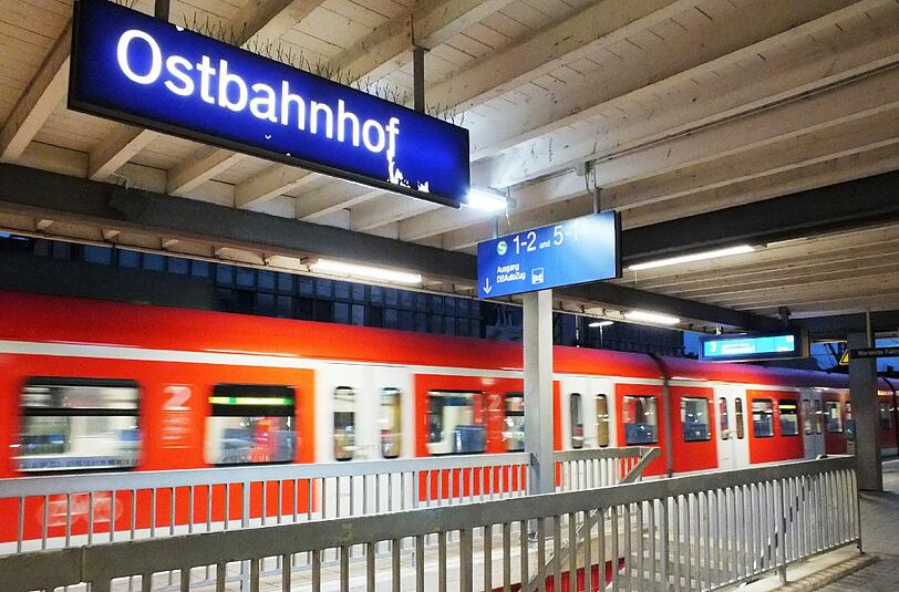 Am Ostbahnhof gelang es den Beamten den flüchtenden Gleisgänger zu stellen.