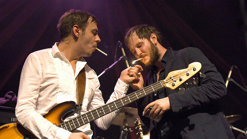 Michael Marco Fitzthum (rechts) kollabierte bei dem Konzert in Mannheim auf der Bühne (Archivbild).