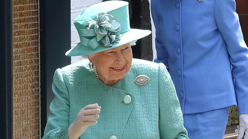 Die Queen beschenkt alle ihre Mitarbeiter