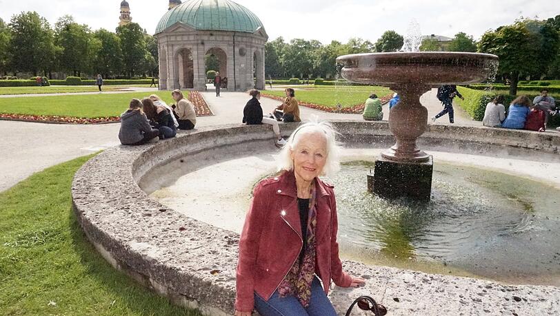 Tour-Guide Dorothea van Endert im Hofgarten, ihrem Lieblingsort in München. Das Italien-Gefühl sei hier am stärksten. Tour-Guide Dorothea van Endert im Hofgarten, ihrem Lieblingsort in München. Das Italien-Gefühl sei hier am stärksten.