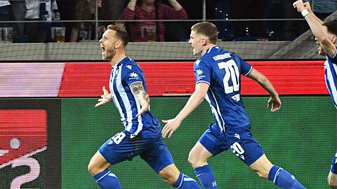Der Karlsruher SC gewann mit 2:1 gegen Spitzenreiter FC St. Pauli.