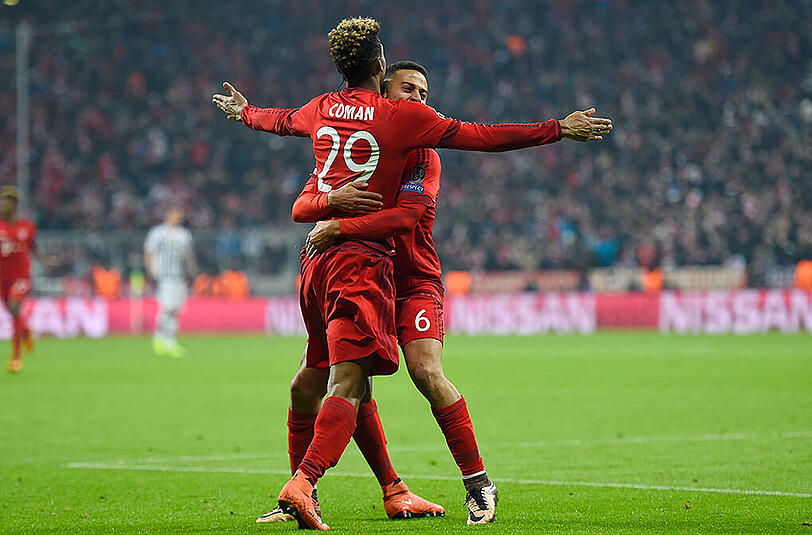K.O. für Juventus Turin: "King" Coman (l.) jubelt nach seinem Treffer zum 4:2 mit Thiago.
