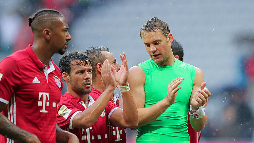 Abgekämpft: Die Bayern Jérôme Boateng, Juan Bernat, Rafinha und Manuel Neuer (v.l.) nach dem 3:1-Sieg gegen Ingolstadt. Abgekämpft: Die Bayern Jérôme Boateng, Juan Bernat, Rafinha und Manuel Neuer (v.l.) nach dem 3:1-Sieg gegen Ingolstadt.