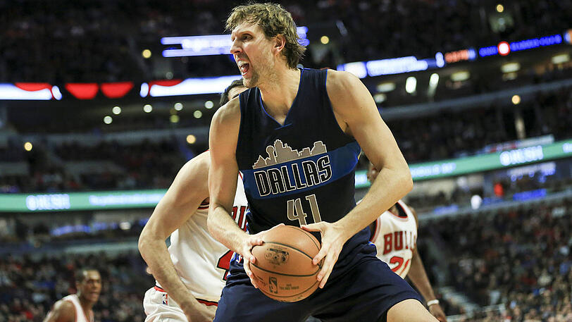 Dirk Nowitzki, hier beim knappen 99:98-Sieg der Dallas Mavericks gegen Chicago im Januar.