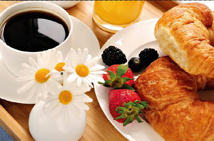 Bei Kaffee und Croissant beginnt der Tag gleich besser. (Symbolbild)
