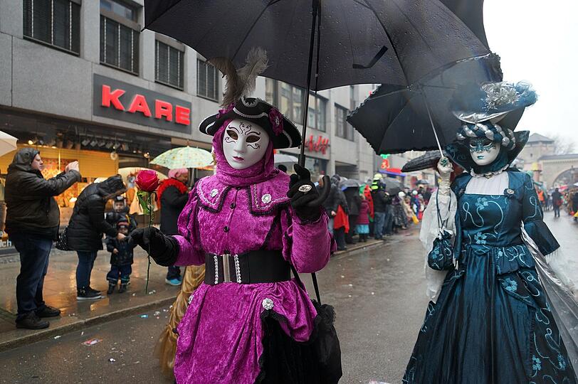 Kalt war's, aber lustig: So feierten die Damischen Ritter ihren Faschingsumzug in der Innenstadt. Die Bilder zum Durchklicken.