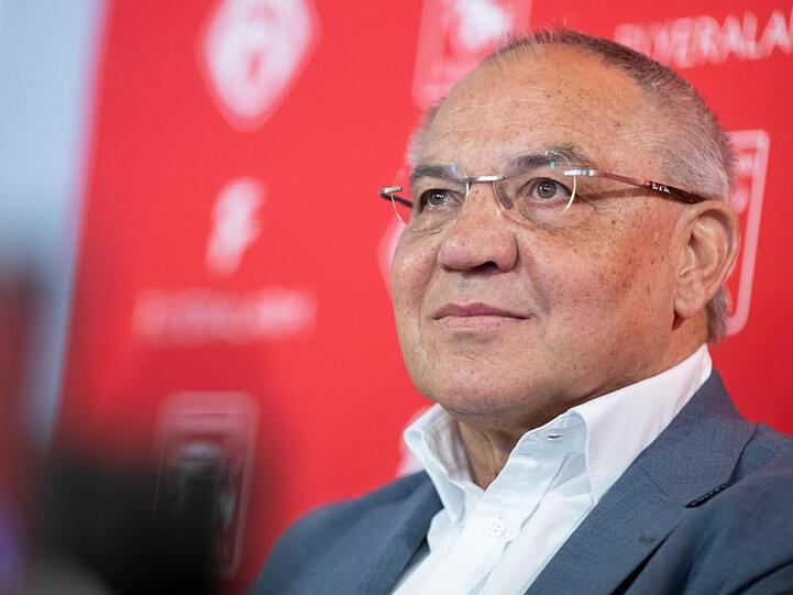 Felix Magath nimmt an einer Pressekonferenz teil. Foto: Daniel Karmann/dpa/Archivbild