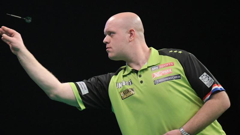 Michael van Gerwen verlor sein Einzel gegen Dawson Murschell, die Niederlande sind aber trotzdem weiter. Michael van Gerwen verlor sein Einzel gegen Dawson Murschell, die Niederlande sind aber trotzdem weiter.
