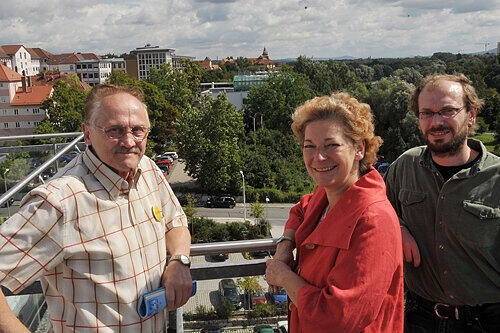 Solarpapst Bernd Scherer (li.) und die Grünen Christine Stahl und Markus Ganserer fordern Solarzellen auf den Dächern aller öffentlichen Gebäude.