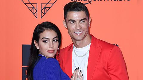 Cristiano Ronaldo und seine Partnerin Georgina Rodriguez feiern mit ihren fünf Kindern Weihnachten.
