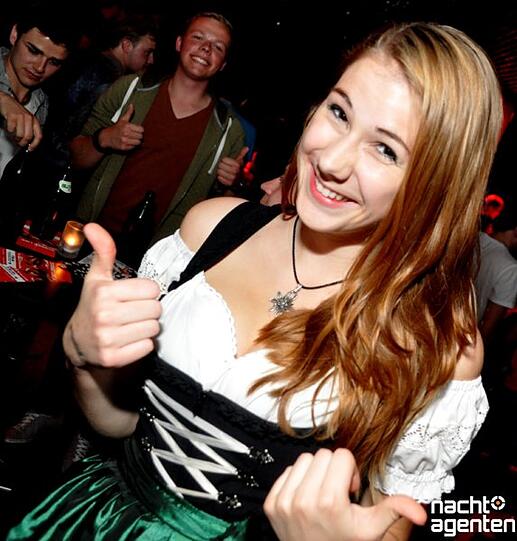 Tracht und Club - das passt zusammen! Am Dienstag wurde beim "Heimatabend" im "8below" gefeiert. Mehr Bilder unter: www.nachtagenten.de