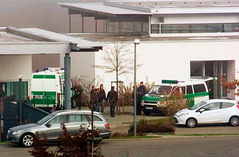 In Folge der Strafanzeige vom April 2010 wegen illegaler Waffenlieferungen nach Mexiko veranlasste die Staatsanwaltschaft Stuttgart im Dezember 2010 eine Hausdurchsuchung bei dem Oberndorfer Waffenhersteller Heckler & Koch.