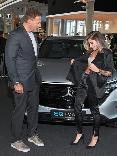 Wo schaut den Ralf Moeller da hin? Der Action-Star traf in Berlin auf Sophia Thomalla.