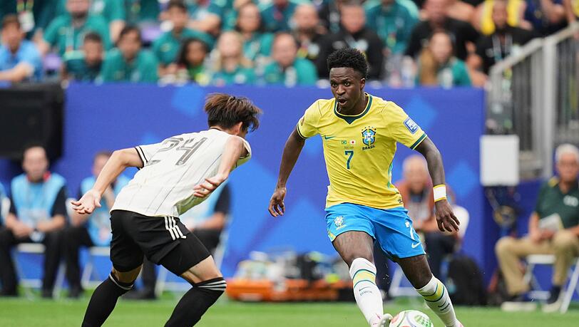 Vin&iacute;cius J&uacute;nior (r.) war nicht der Siegfaktor, steigerte sich aber.