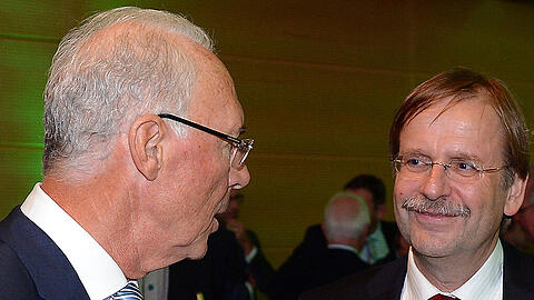 DFB-Interimspräsident Rainer Koch (rechts) und Franz Beckenbauer, OK-Chef der WM 2006.