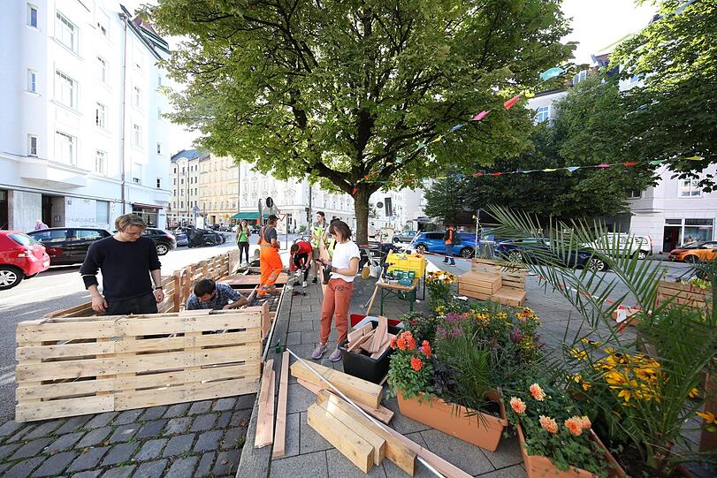 Fleißiges arbeiten am Parklet in Haidhausen.