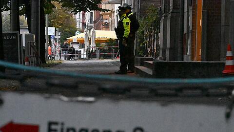 Synagogen in Deutschland sind wegen drohender Gewalt oft schwer gesch&uuml;tzt und bewacht. (Archivbild)