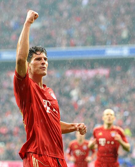 MARIO GOMEZ: Der Torjäger kam für Olic (61.). Mit Pech beim seinem Linksschuss an den Pfosten (63.), der beinahe noch über die Linie gekullert wäre. Dann aber das 2:0 nach feinem Dribbling (68.). Sein 23. Saisontreffer. NOTE: 2