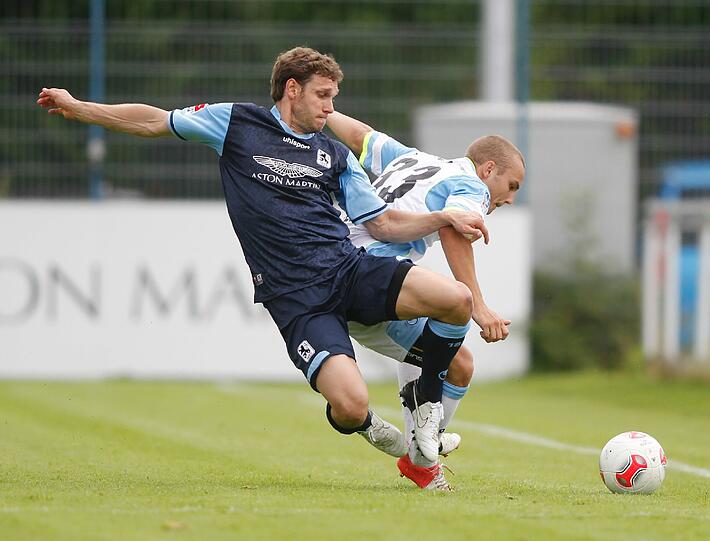Erstes Training der Löwen in der neuen Trikot-Kollektion von uhlsport - sehen Sie hier die Bilder von der Grünwalder Straße.