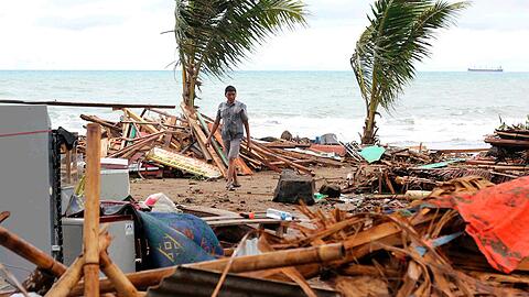 Eine Tsunami-Katastrophe auf den indonesischen Inseln Sumatra und Java hat viele Menschen das Leben gekostet und schwere Schäden angerichtet.