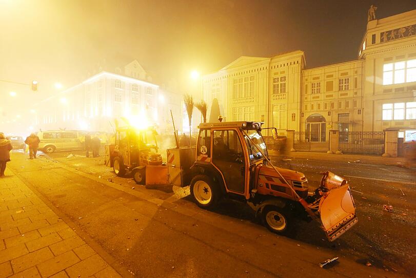 Happy New Year 2014! München feiert Silvester. Hier gibt's die Bilder vom Feuerwerk und von der Party am Friedensengel.