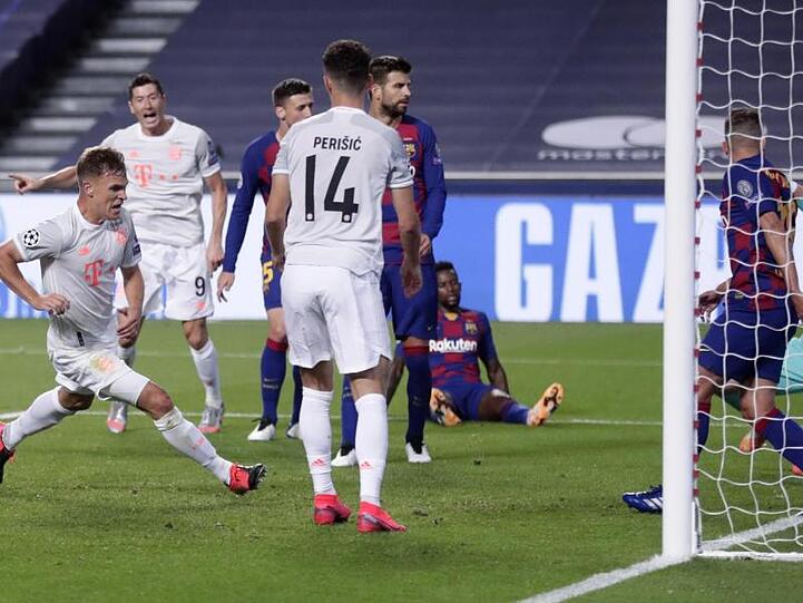 Joshua Kimmich (l) machte spätestens mit dem fünften Treffer alles klar für den FCB.