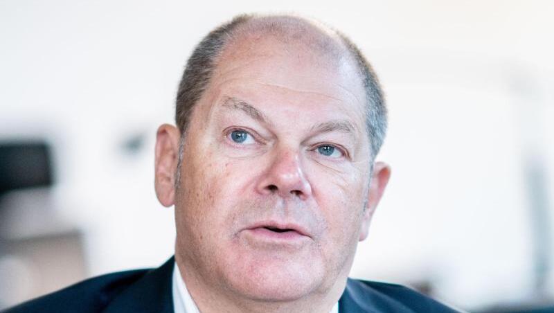 Vizekanzler Olaf Scholz: "Es spricht vieles dafür, die Kanzlerkandidatur der SPD noch in diesem Jahr zu klären.". Vizekanzler Olaf Scholz: "Es spricht vieles dafür, die Kanzlerkandidatur der SPD noch in diesem Jahr zu klären.".