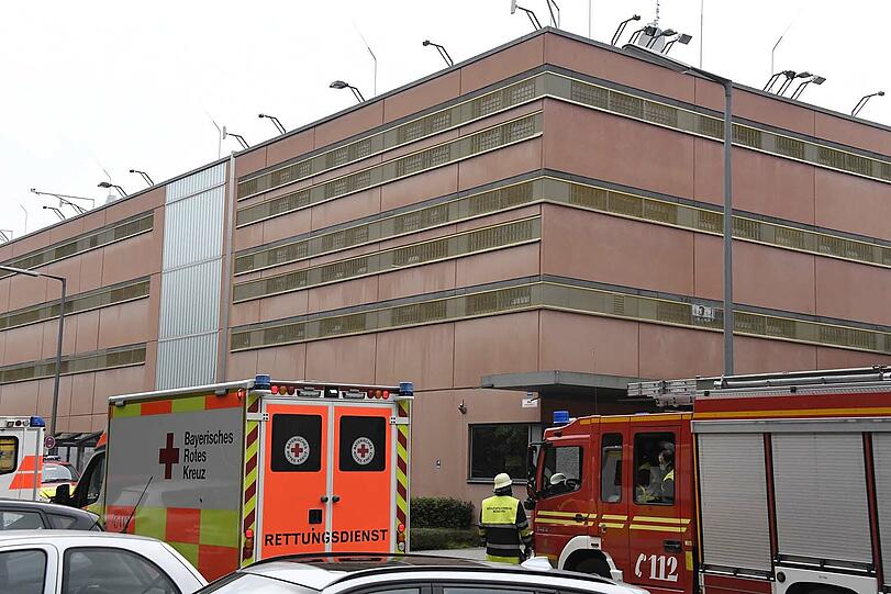 Den Zellenbrand in der JVA Stadelheim  musste die Feuerwehr  unter Atemschutz löschen.