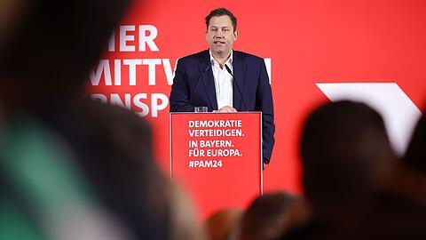 SPD-Chef Lars Klingbeil kennt den Aschermittwoch schon - dieses Jahr kommt er erstmals als Vizekanzler. (Archivbild)