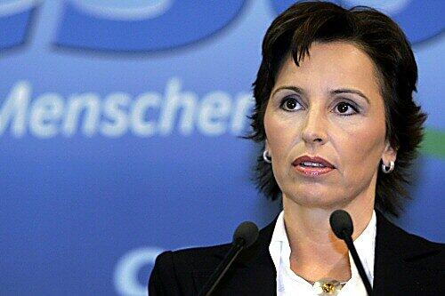 Sie steht in der Kritik: Christine Haderthauer. Die CSU-Politikerin habe ihre Daseinsberechtigung als Sozialministerin verwirkt, sagte die Grünen-Politikerin Renate Ackermann am Mittwoch in München.