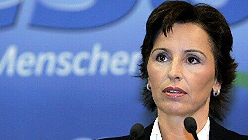 Sie steht in der Kritik: Christine Haderthauer. Die CSU-Politikerin habe ihre Daseinsberechtigung als Sozialministerin verwirkt, sagte die Grünen-Politikerin Renate Ackermann am Mittwoch in München. Sie steht in der Kritik: Christine Haderthauer. Die CSU-Politikerin habe ihre Daseinsberechtigung als Sozialministerin verwirkt, sagte die Grünen-Politikerin Renate Ackermann am Mittwoch in München.