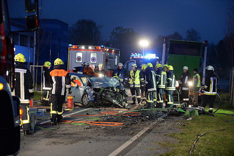 Ein Audi-Fahrer geriet auf der Bundesstraße bei Marquartstein auf die Gegenfahrbahn. Es kam zum Frontalzusammenstoß.