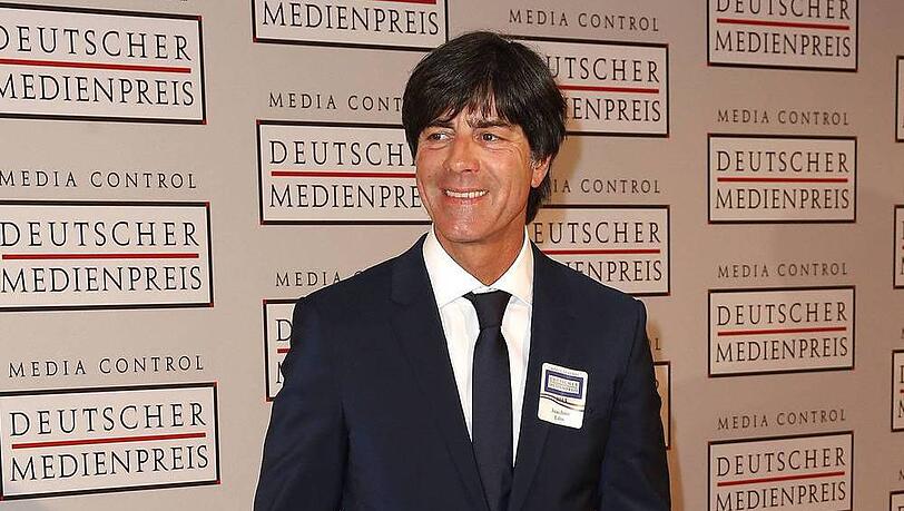 Nimmt es mit der Geschwindigkeit nicht immer genau: Fußball-Trainer Joachim "Jogi" Löw Nimmt es mit der Geschwindigkeit nicht immer genau: Fußball-Trainer Joachim "Jogi" Löw