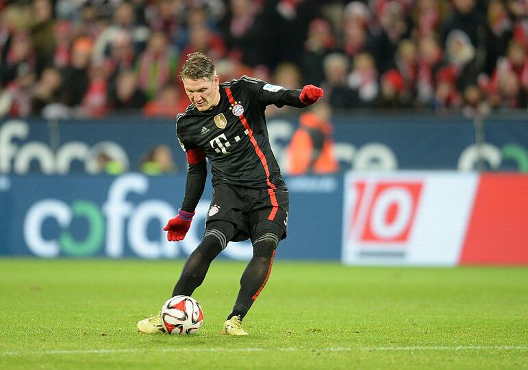 Bastian Schweinsteiger erzielt das Tor des Monats Dezember