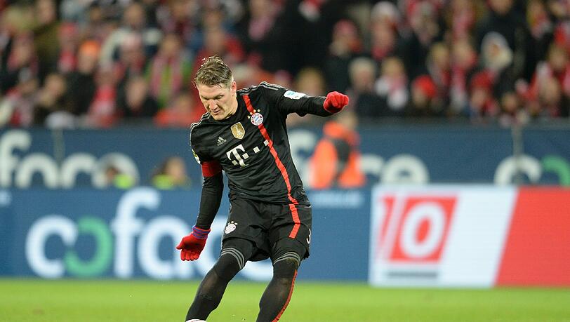 Bastian Schweinsteiger erzielt das Tor des Monats Dezember Bastian Schweinsteiger erzielt das Tor des Monats Dezember
