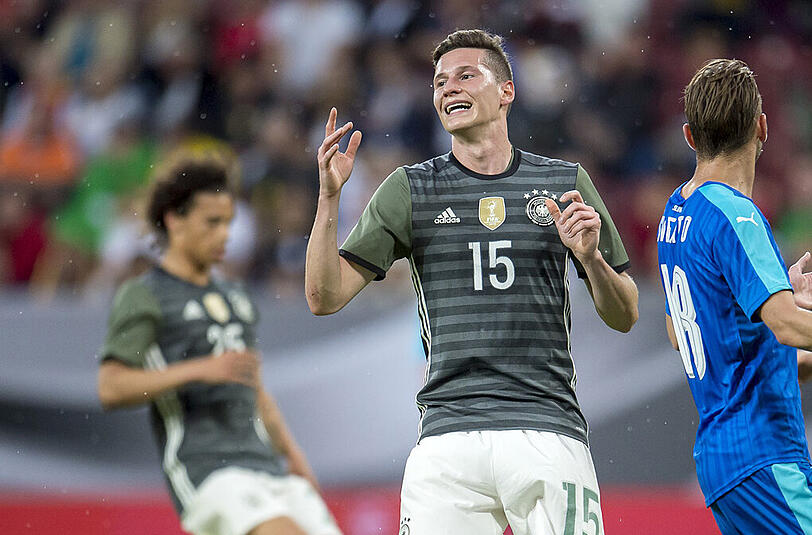 Julian Draxler: Note 4. Einer der Wackelkandidaten, was den Stichtag der Nominierungsfrist  
betrifft. Der Wolfsburger durfte sich zeigen, war aber nicht so  
kombinationsstark und ballsicher wie seine Nebenleute. Bleibt ein  
Streichkandidat.
