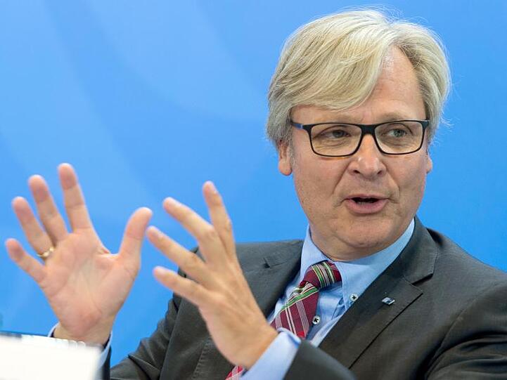 DIHK-Hauptgeschäftsführer Martin Wansleben spricht in Berlin.